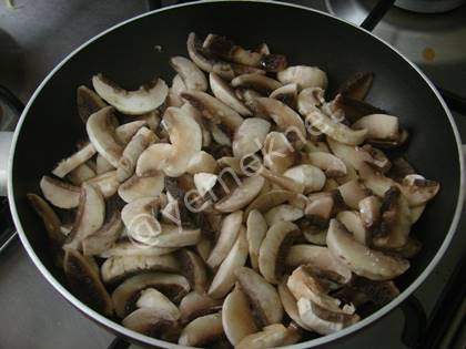 Beşamel Soslu Mantarlı Börek